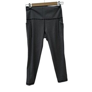 Athleta Salutation Stash Pocket Textured 7/8 Tight Capri Leggings Stripe Women S